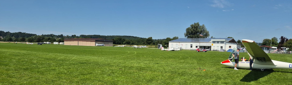 Segelflug-Schulung am Flugplatz